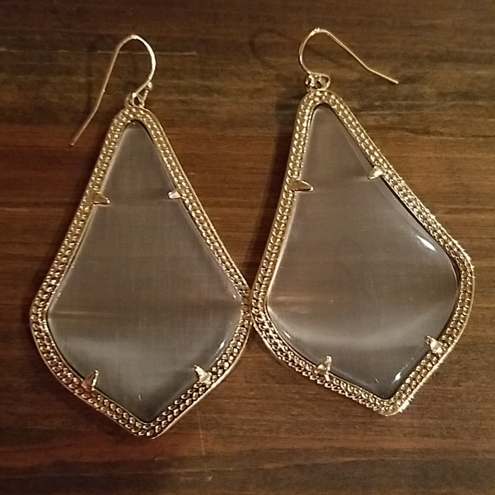 Beautiful, smokey gray Kendra Scott drop earrings